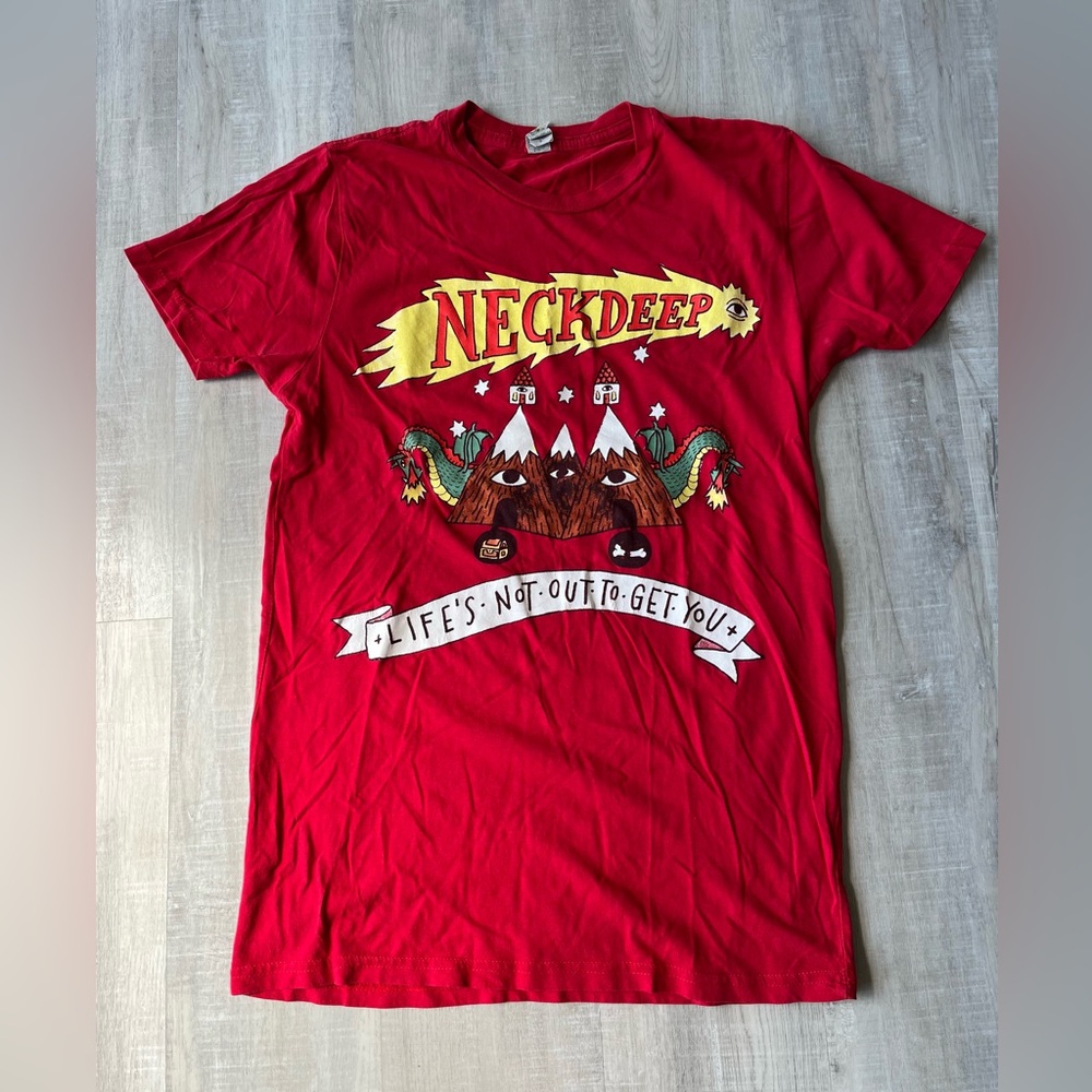 ROCK ME Red 100% Cotton Neckdeep Band “Life’s Not Out To Get You” T-Shirt Size S